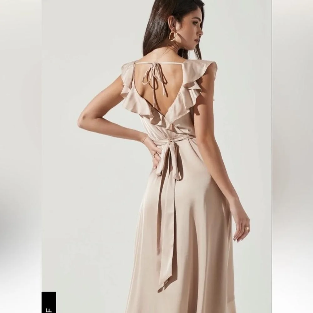 NWT Astr The Label Beige Wilshire Ruffle Open‎ Back Satin Midi Dress Size XL